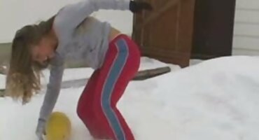 Fuck một vũ nữ thoát y phim sex hd hay với một vòi nước rất lớn. Vui mừng về bộ ngực khỏa thân.