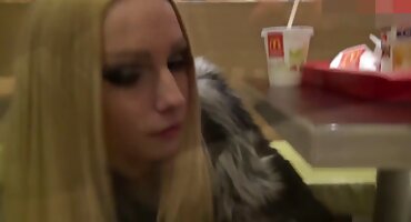 Anh ta thay thế mông cellulite phim xex jav lớn bằng Charles dera tàn bạo.