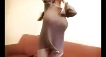 Người phụ nữ mũm sex sinh viên mĩm loại bỏ tits.