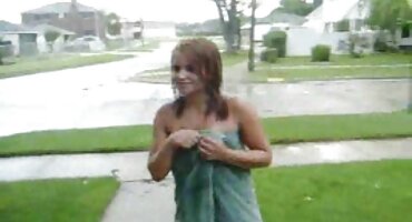 Brunette Busty đồng ý quan hệ tình dục với một người đàn moe amatsuka ông da đen. Mong muốn mạnh mẽ để làm tình.