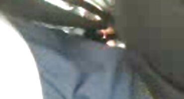 Gọi cô gái giải trí khách hàng với âm hộ sex lao của cô.