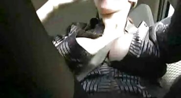 Để dương vật giữa hai heosex bầu ngực của cô ấy.