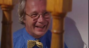 Anh ta đánh cắp tivi để thủ dâm và trò chuyện với các nữ phim sex liếm lồn diễn viên khiêu dâm.