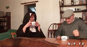 Penn Barb Barber lấy Tiktok của cô ấy và phim sexnhat bị con trai riêng của cô ấy đụ.