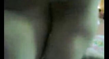 Chết tiệt trong clip quay len một chiếc váy.